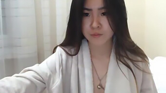 Filthy Korean Cam Show With Hot Girl Squirting