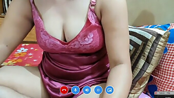 Mature Lady'S Solo Show On Webcam